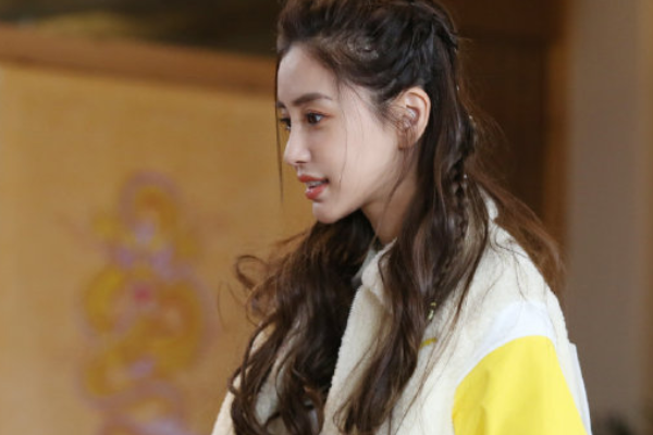 《奔跑吧9》发布官宣海报，baby站位引发争议，偏