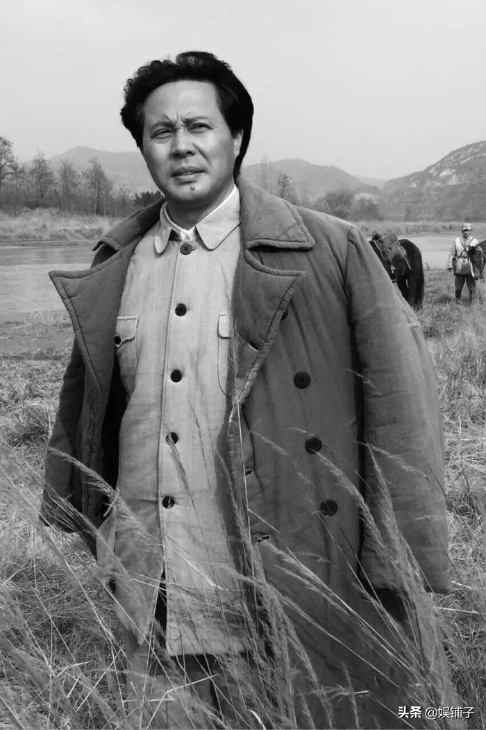 成功转型！从“奶油小生”到领袖特型演员，佟