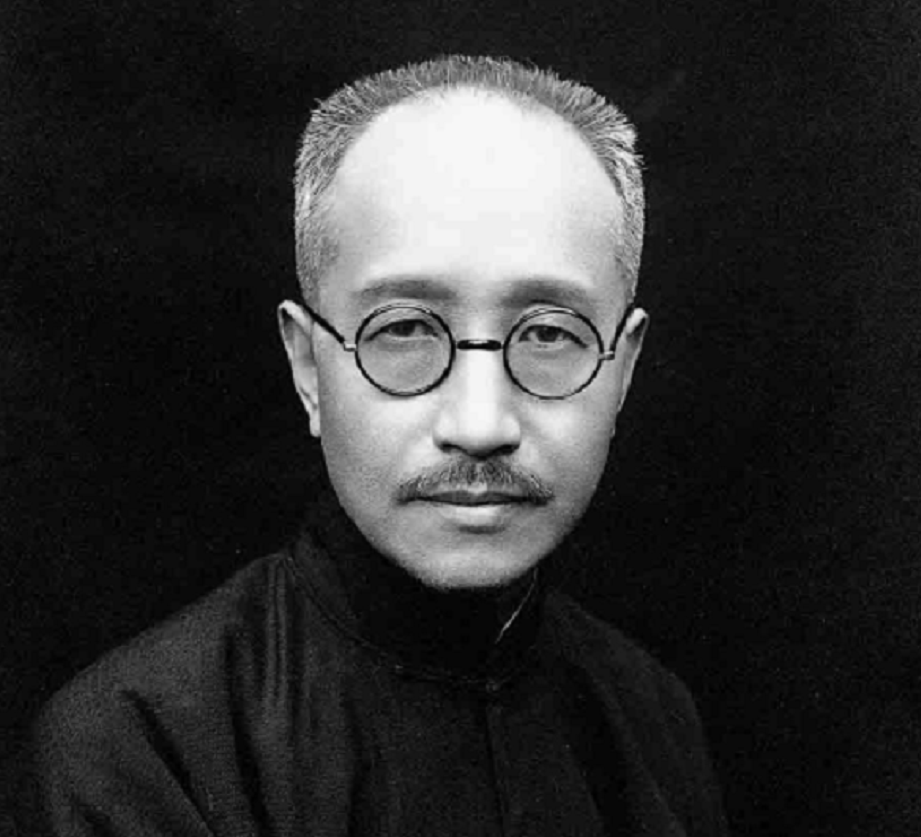 章含之为乔冠华守寡25年，写了4本书怀念他，为何不愿与他合葬？