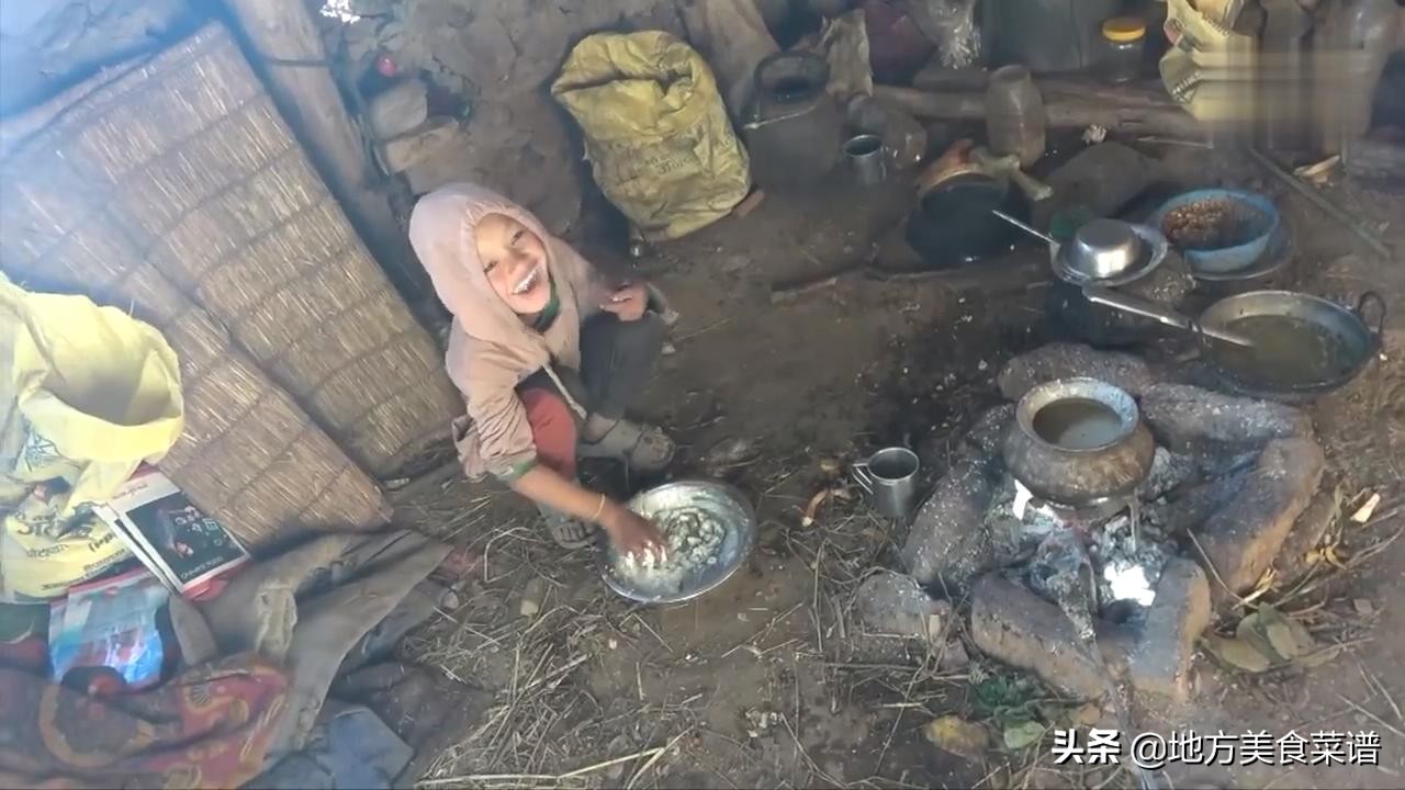 尼泊尔穷人的生活，炒菜用奶油，盐巴像石头，