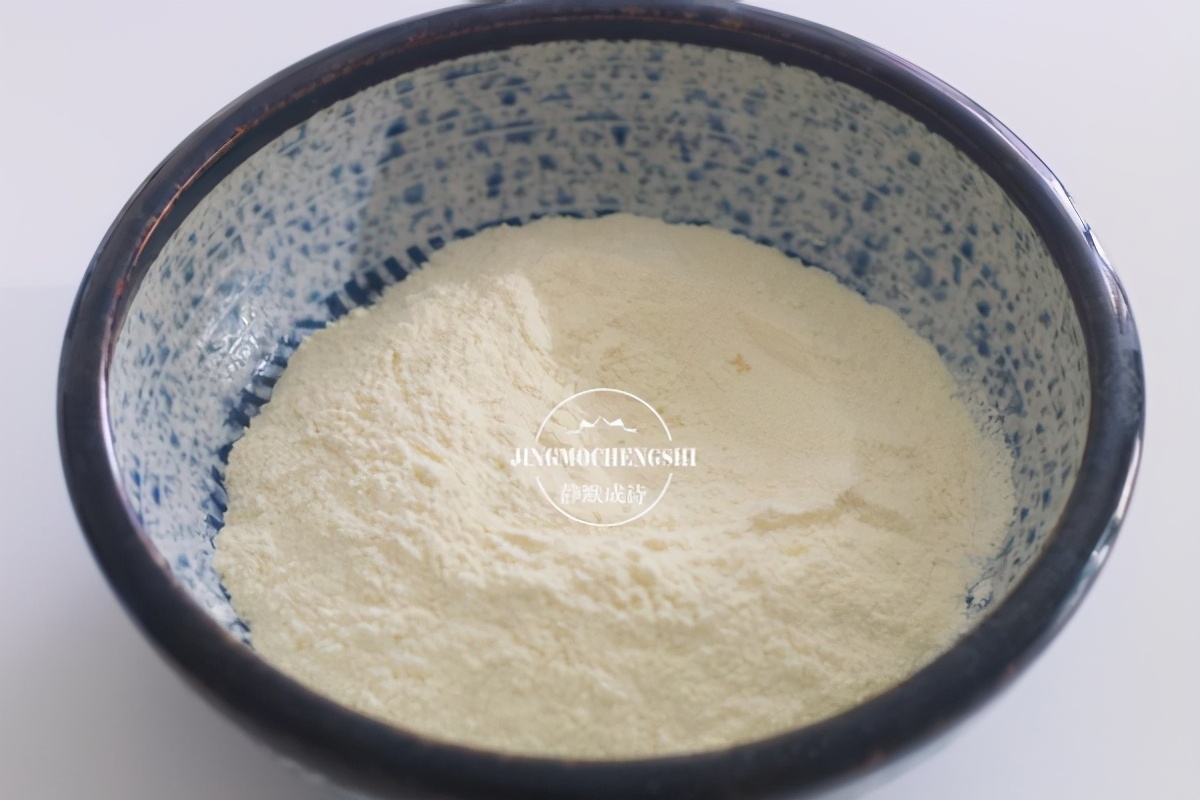 用牛奶做1款元氣美食，香甜軟糯，大人孩子都愛吃，過年做起來