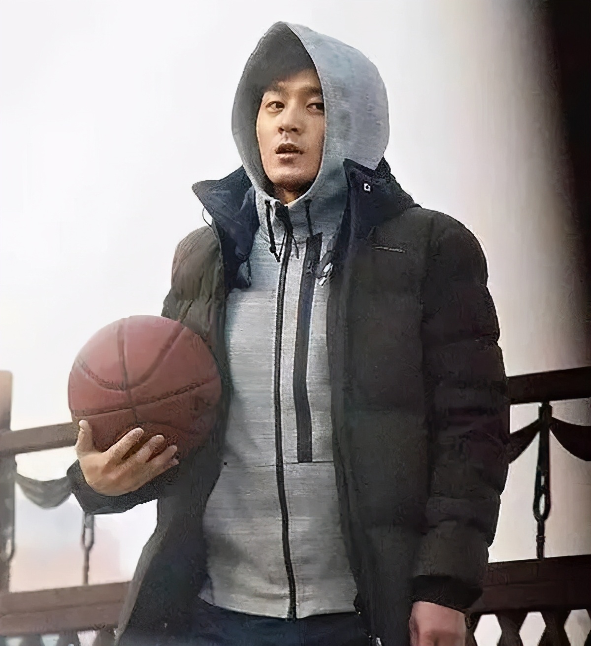 40岁全智贤近照曝光！休闲服穿出高级感，状态绝