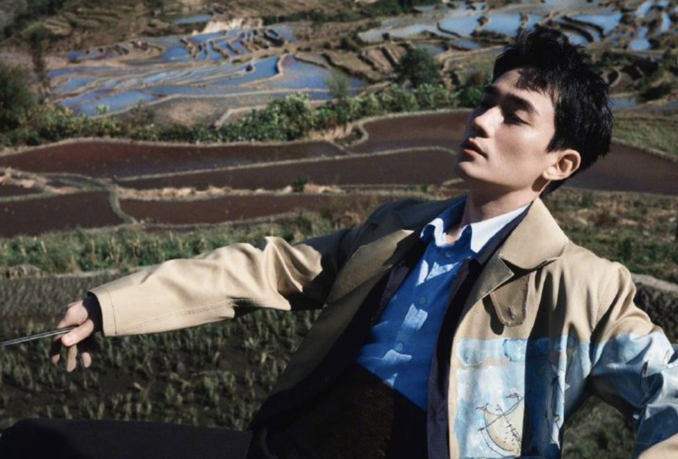 Zhu Yilong exposure is large, with nature be in harmony is an organic whole between place oneself field, cure completely feeling