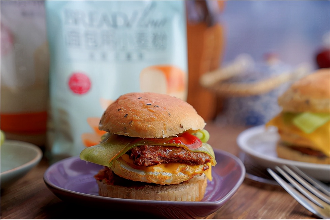 汉堡好吃又营养，食材自己搭配，小孩子喜欢吃得停不下嘴