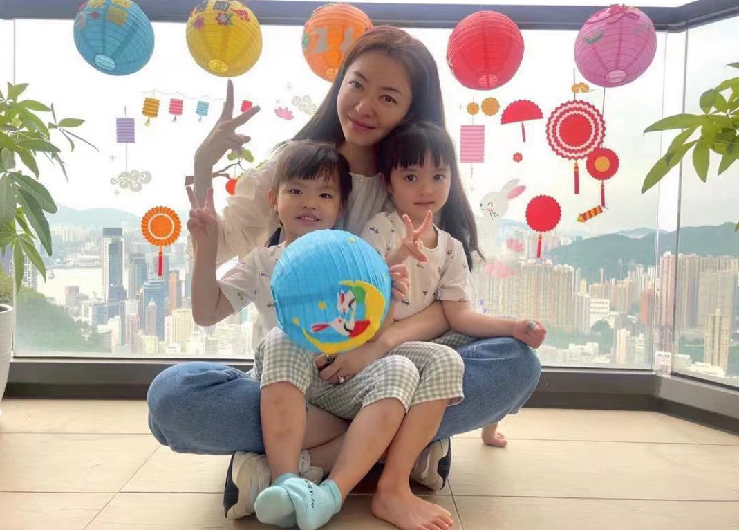 熊黛林送名表为郭可颂庆生，价值30万港元，哄得富豪丈夫相当高兴