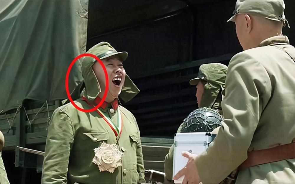 日本军人脑袋后面两片布是什么？虽然很丑，但却大有用处