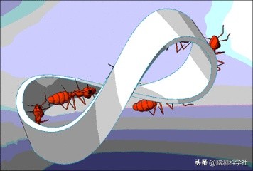 人類經曆混亂後的“逆熵”之旅，有《信條》的世界正在“重啟”