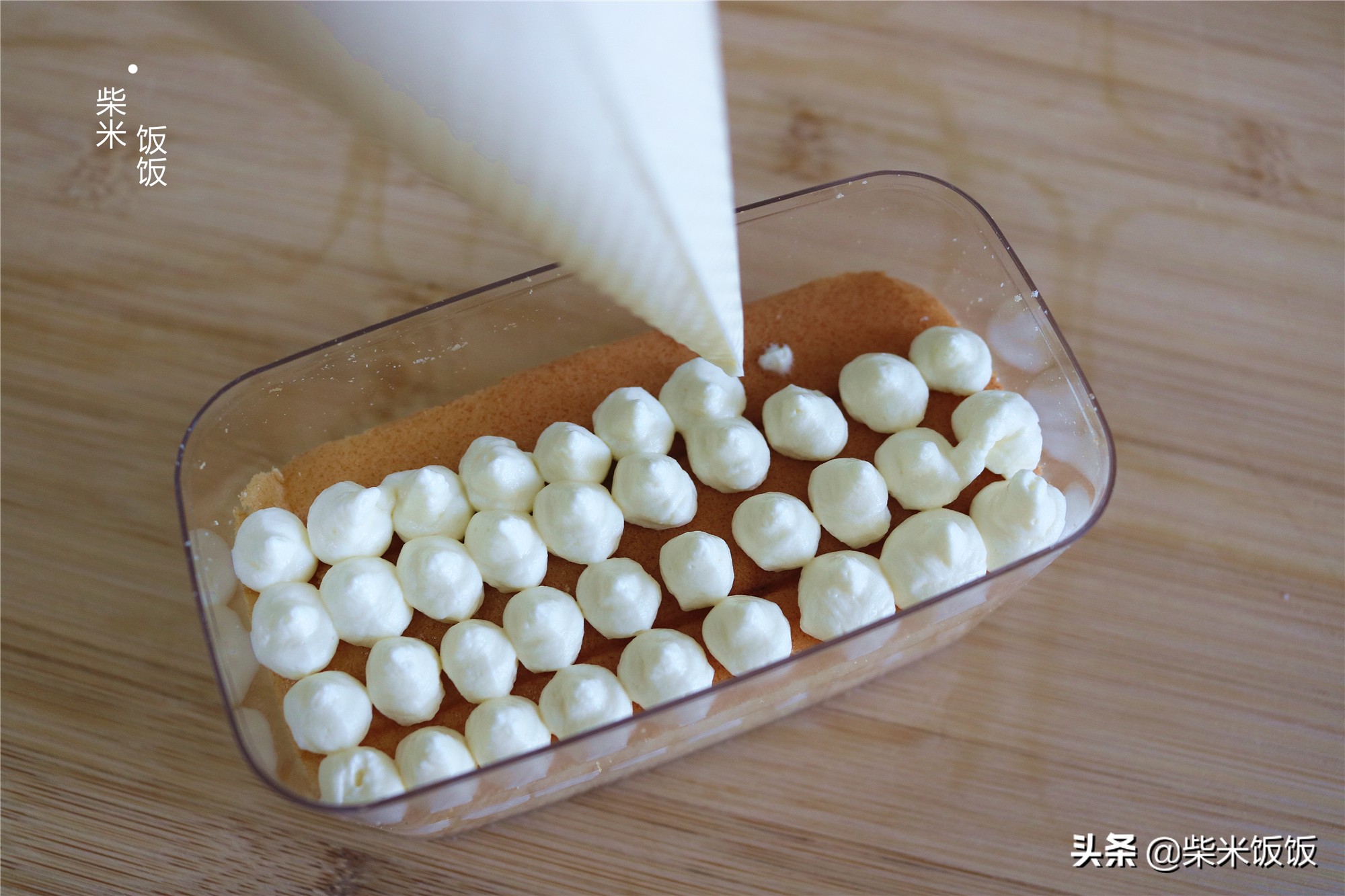 4個雞蛋，一瓶奶油，教你做孩子喜歡的盒子蛋糕，好看又好吃