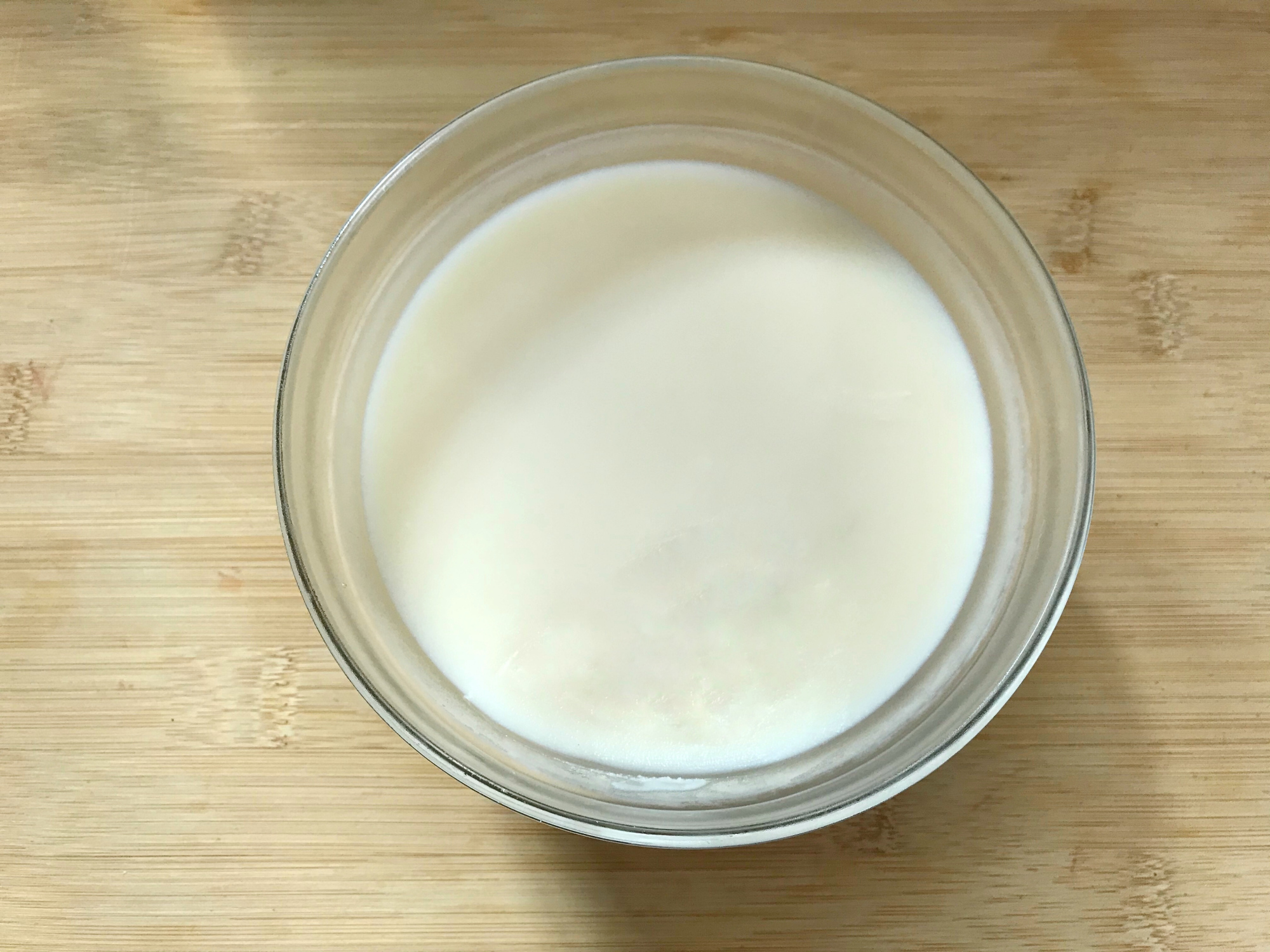 猪油熬制有窍门，下锅前多加一步，猪油雪白香浓无腥味，久放不坏