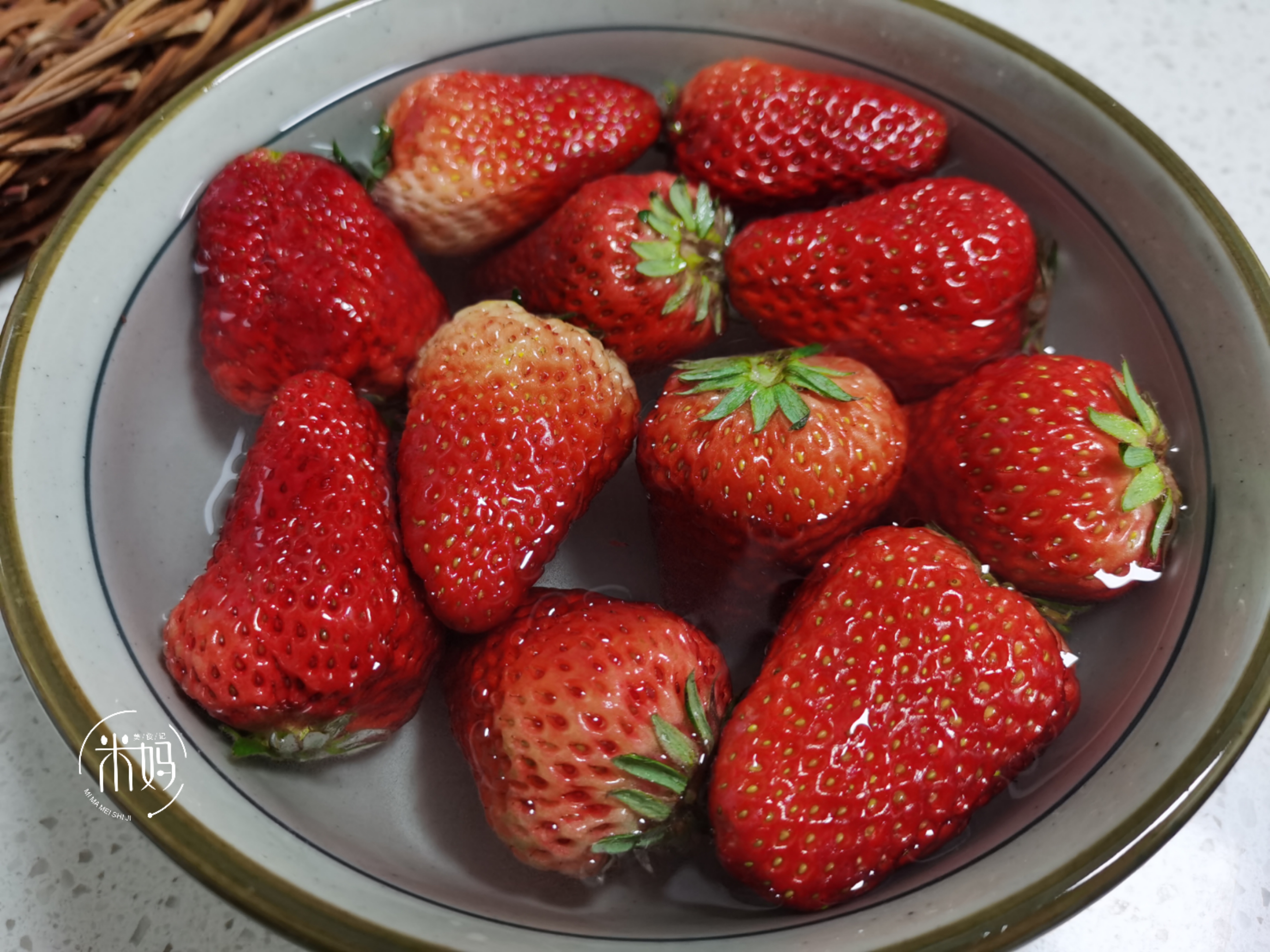 图片[5]-清洗草莓的小妙招做法步骤图 脏东西污垢全跑光干净-起舞食谱网