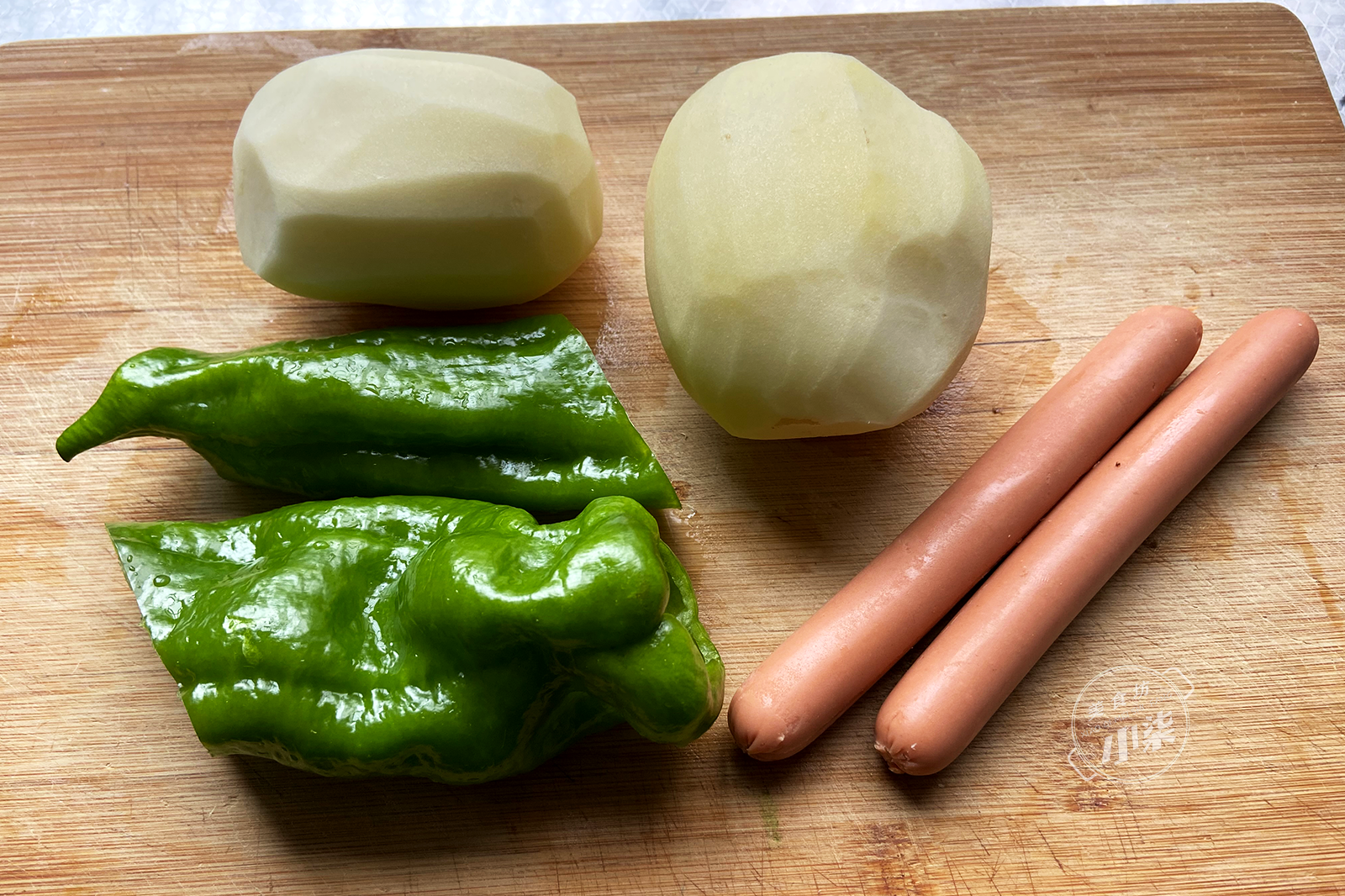 图片[3]-土豆这样做太香了 加2根火腿 下饭解馋 出锅连汤汁都不剩-起舞食谱网
