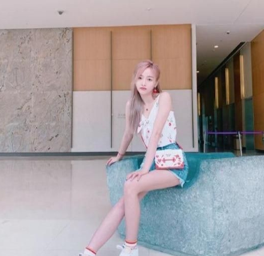 ​女星实体刊销量排名，吴宣仪断层第一，迪丽