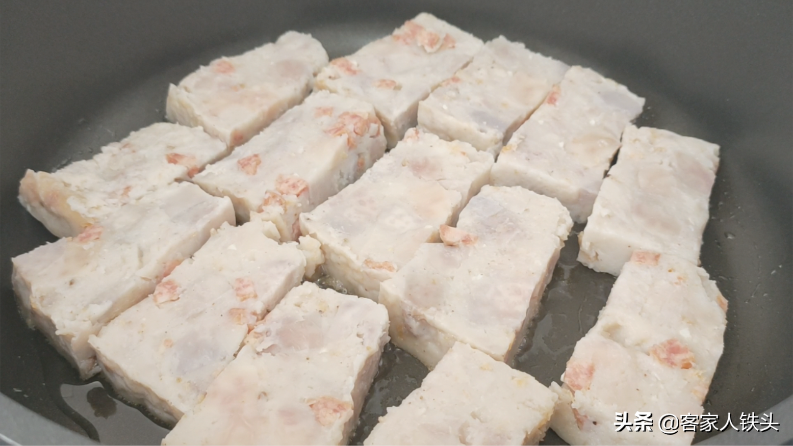 香芋这一个做法实在好吃，一次做一盘，外酥里嫩，连吃5块还想吃