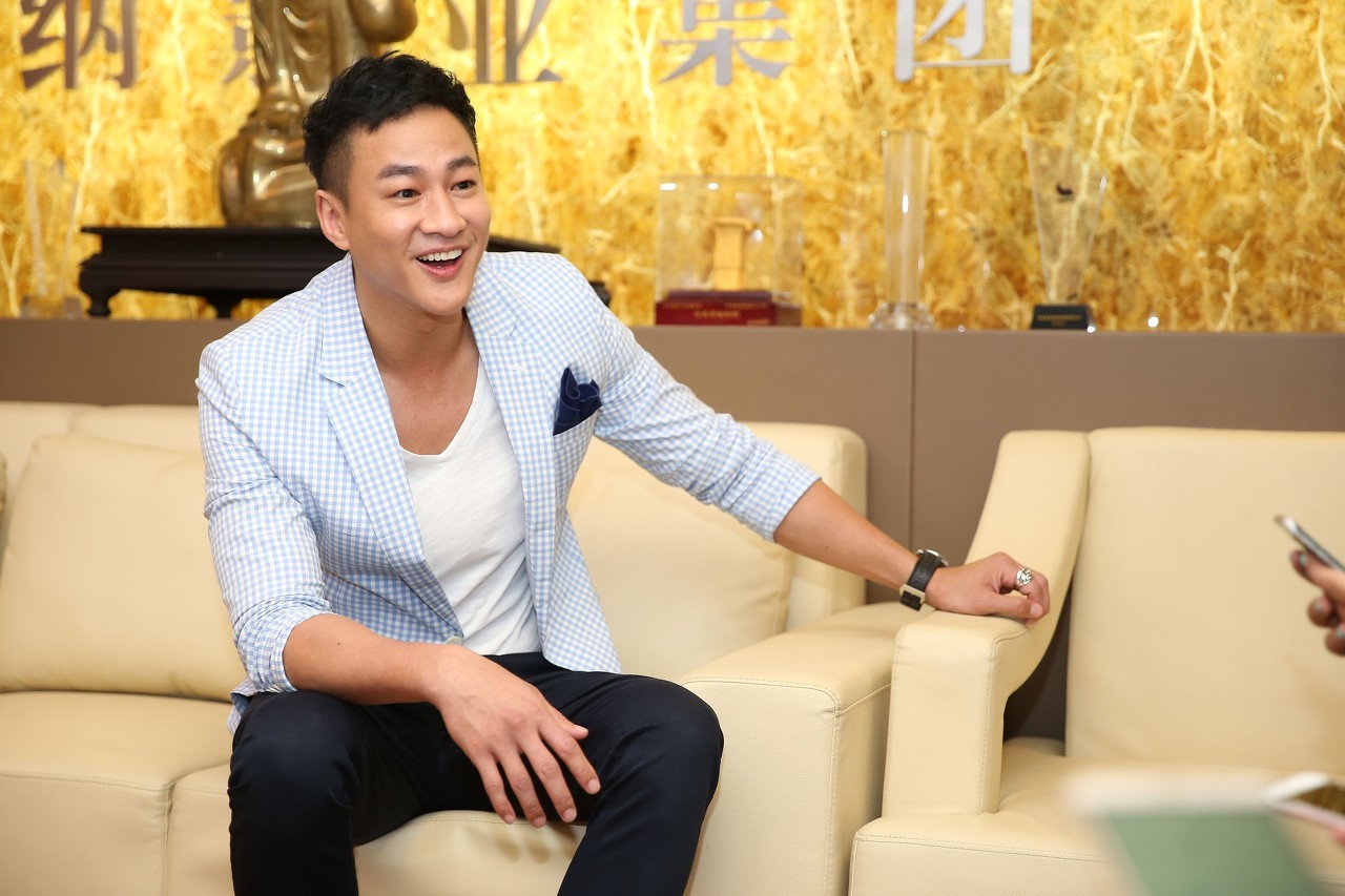 何润东结婚4年表白妻子：她几乎没有缺陷，给