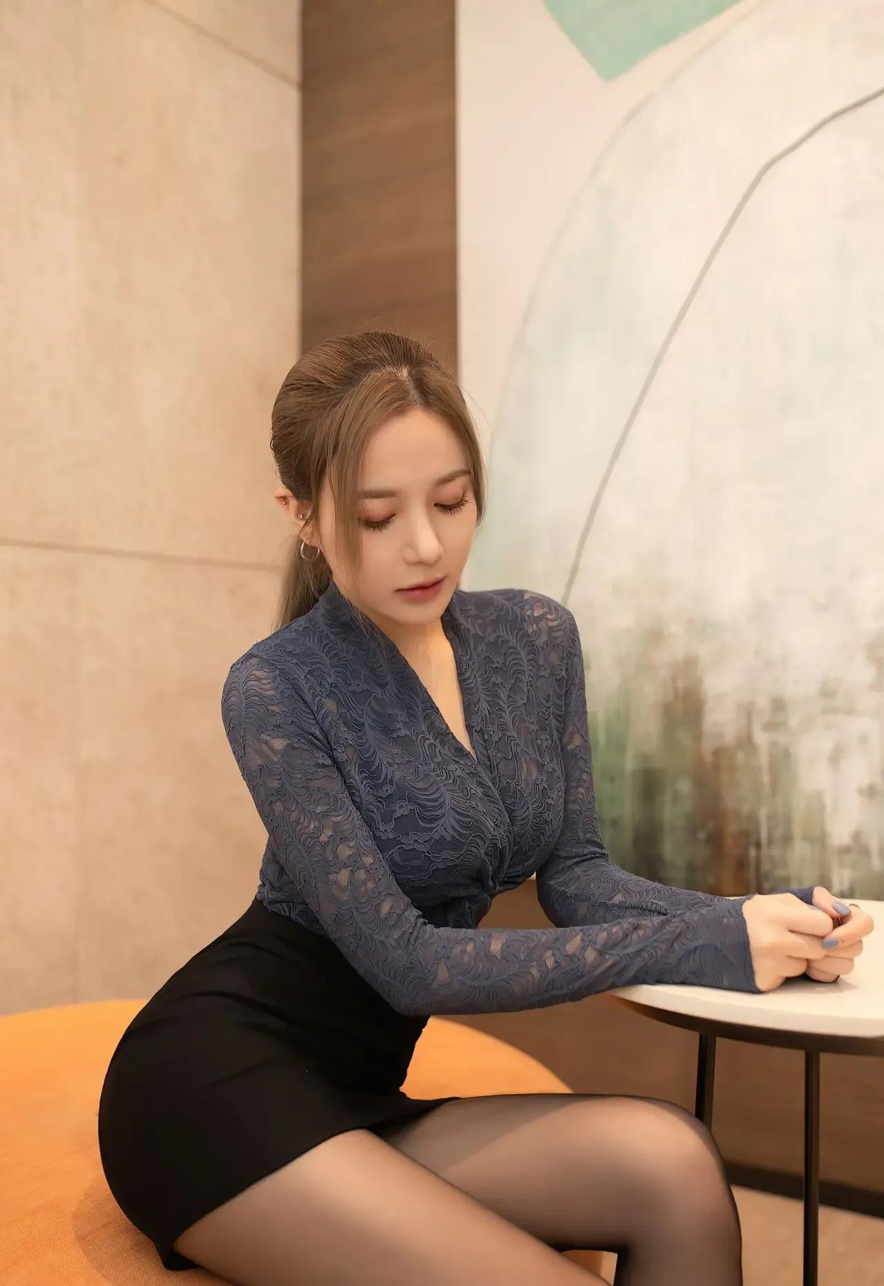 蕾丝短裙翘臀高跟美女壁纸图片图片