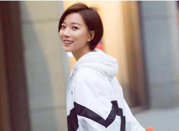 从与杨幂齐名到给蓝盈莹作配，被白百何抢了资