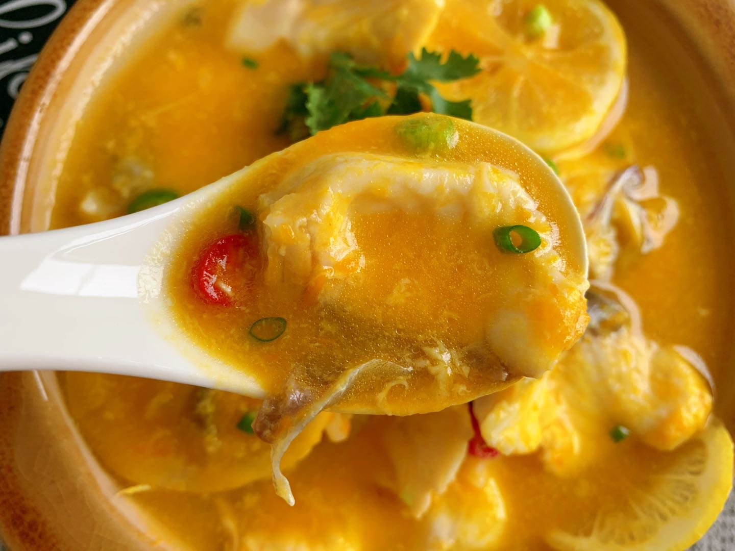 鲜美可口，低脂高蛋白金汤柠檬鱼片，10月女人要多喝