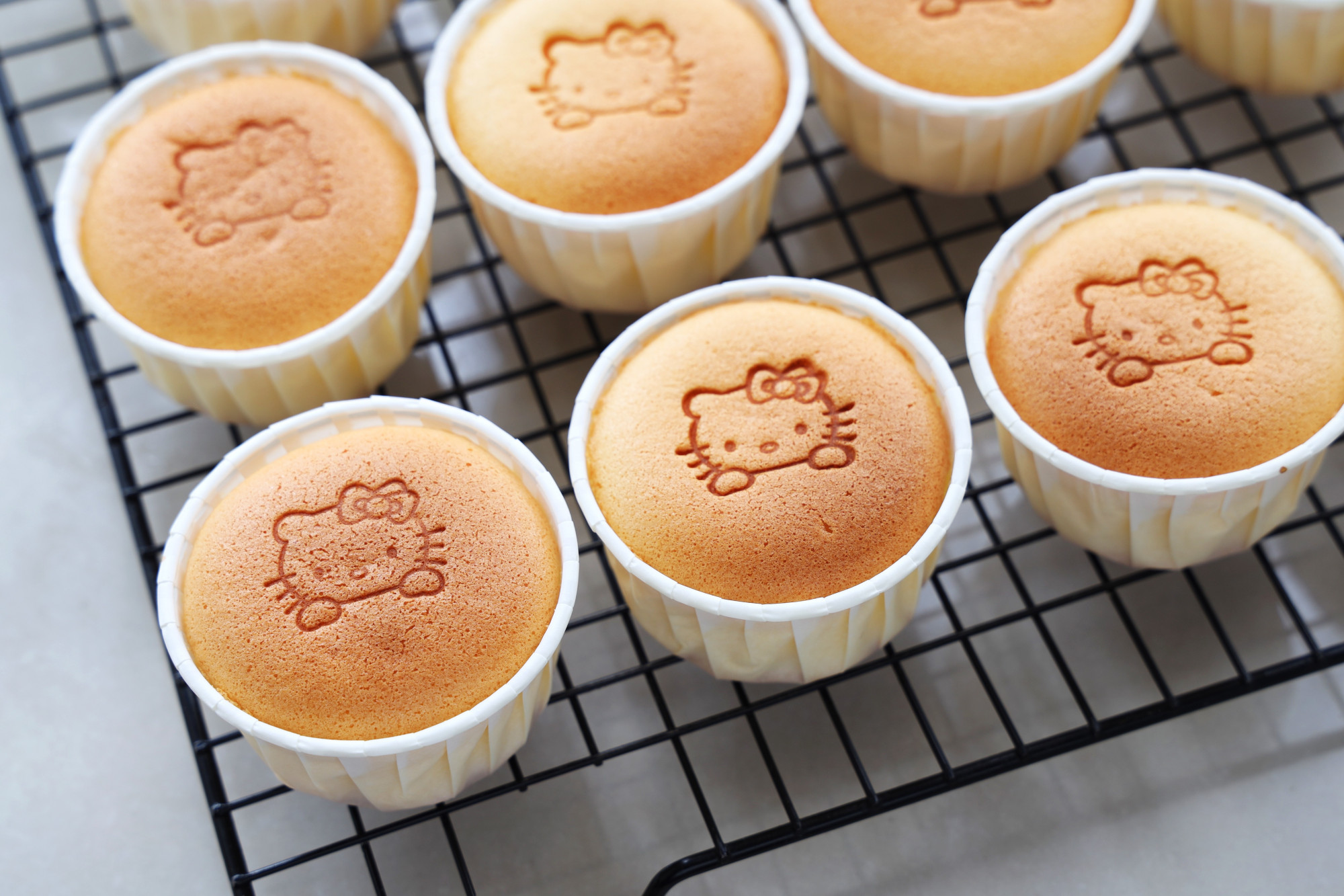 戚风纸杯蛋糕的做法，不回缩不开裂，柔软细腻，在家做轻松搞定