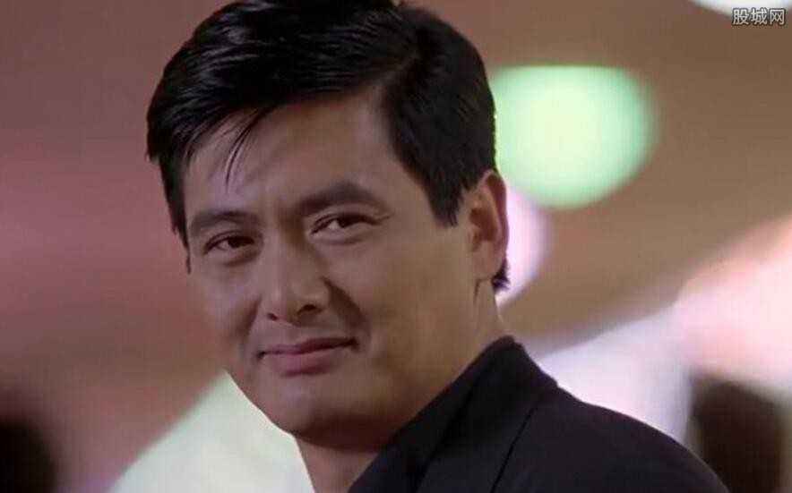 潘粤明发文父亲散步被车撞，十年绿叶衬红花，