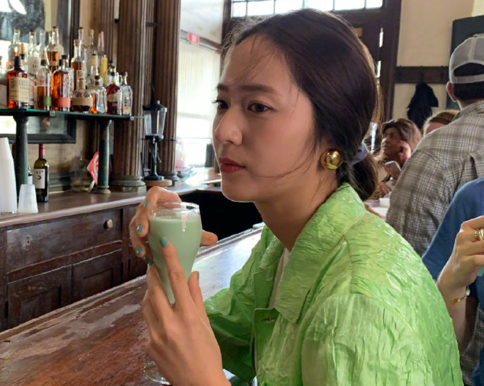 f(x)组合成员郑秀晶与SM公司解约，粉丝们赶快10年青春的奉献
