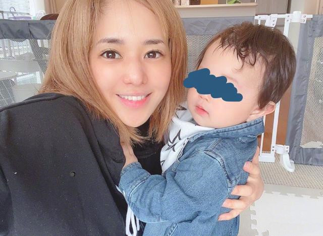 苍老师晒娃却遭遇网暴，永远挥之不去的过往，请对孩子善良一点