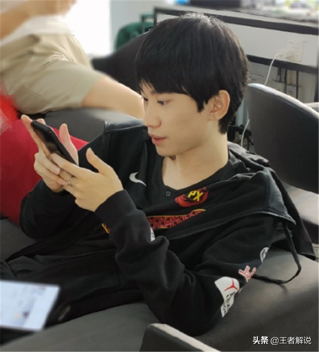 LPL公布对OMG处罚，犯错选手几乎不受影响，fpx还被责怪小题大做