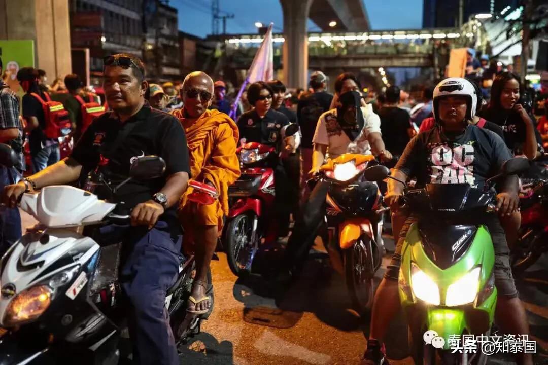 泰國還挺得住嗎？ 遊行大軍直逼十世王皇家護衛隊！