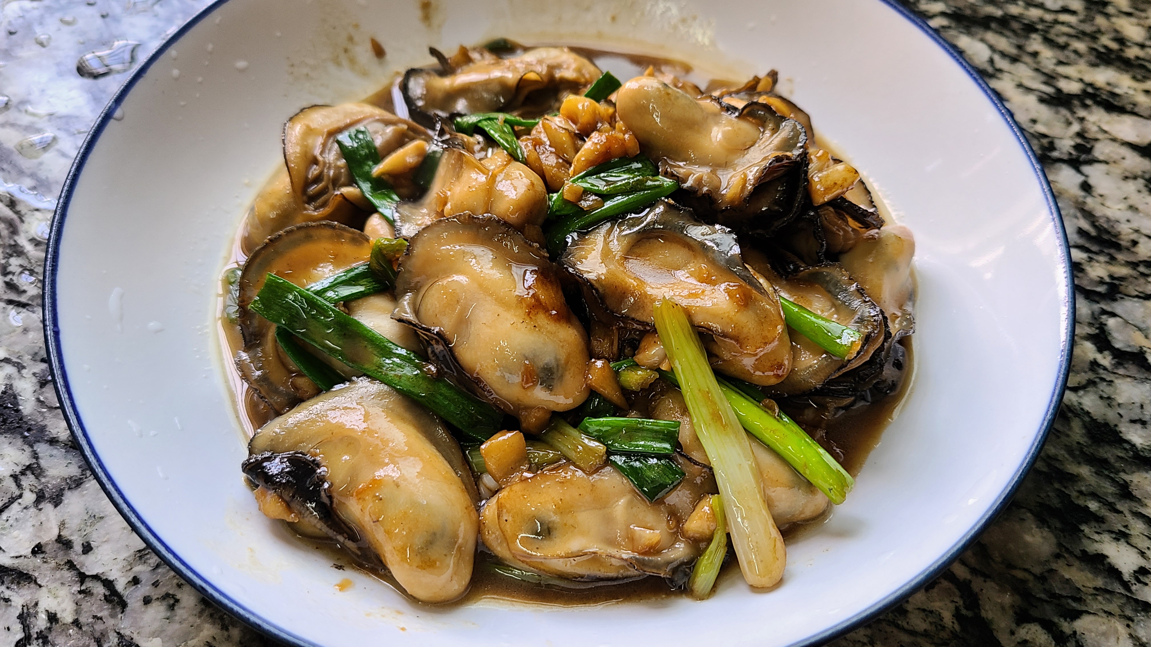 廣式炒生蠔原來這麼好吃，家常做法味道鮮美，看著就饞了