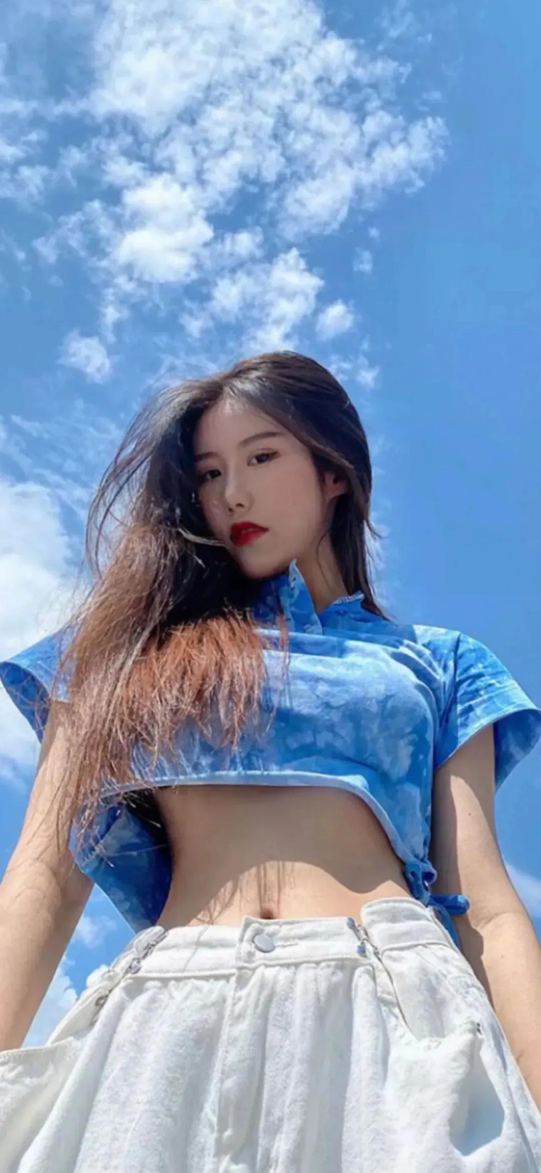 美女壁纸 爱你不是两三天图片