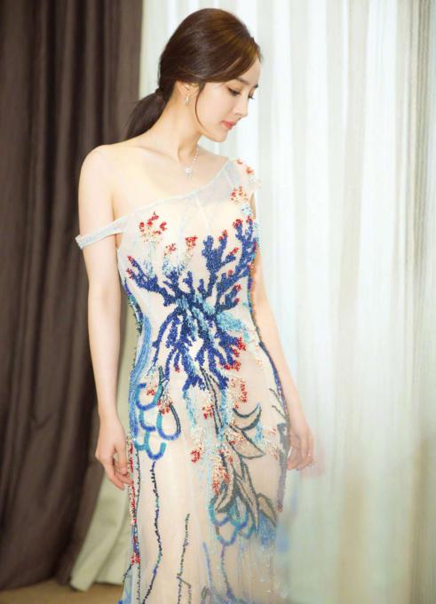 紫色活力少女装亮相，58同城代言人杨幂带你聊聊