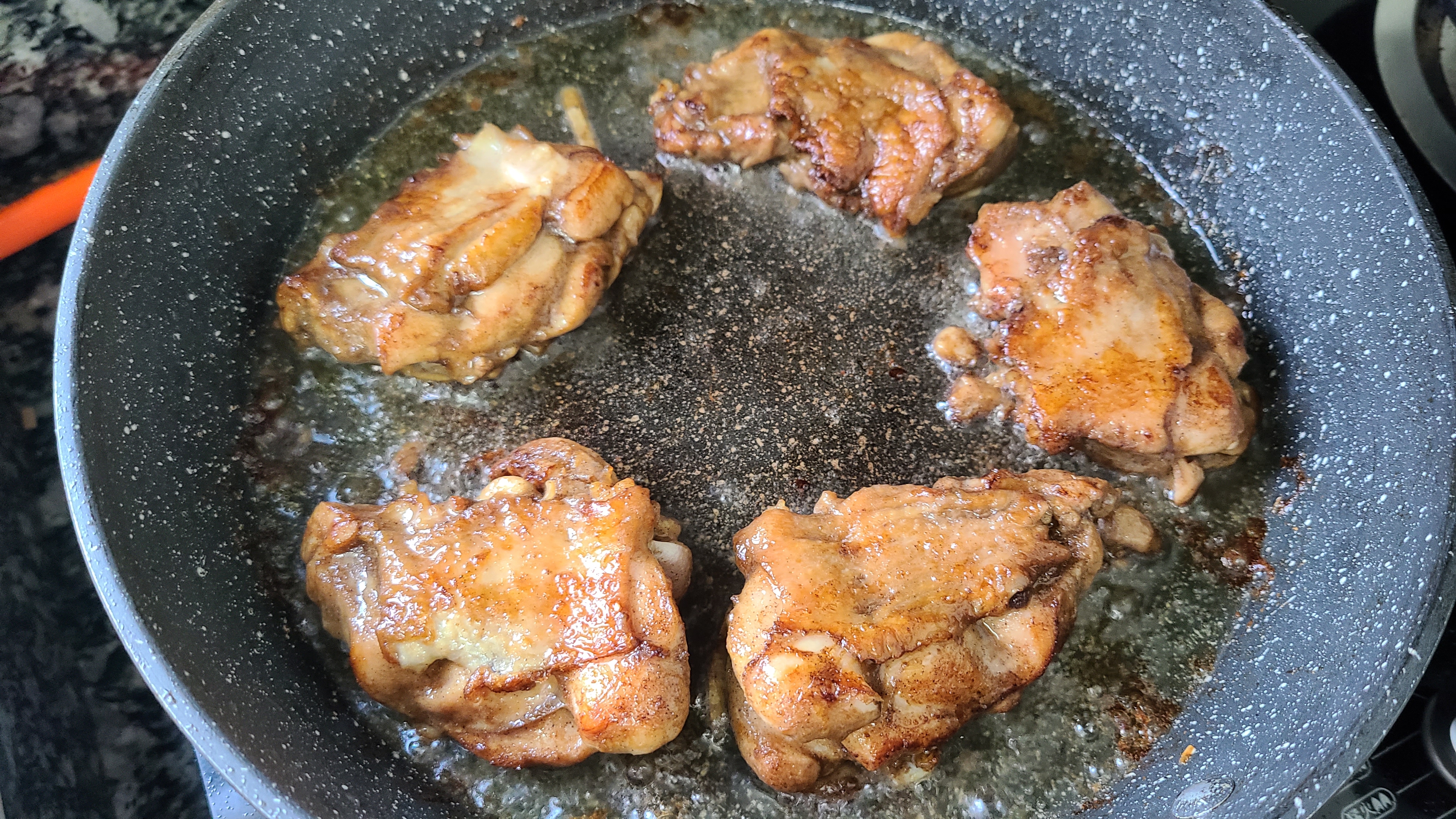 鸡腿别直接炖，广东人教我一个做法，美味好吃，每次都吃光