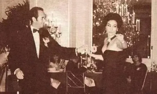 賭王下葬三位太太同框：二太坐輪椅三太頭髮白，四太狀態最好