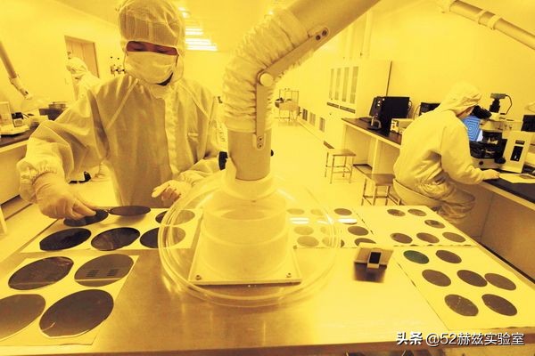 90%市場被國外壟斷，半導體材料光刻膠為何如此重要？