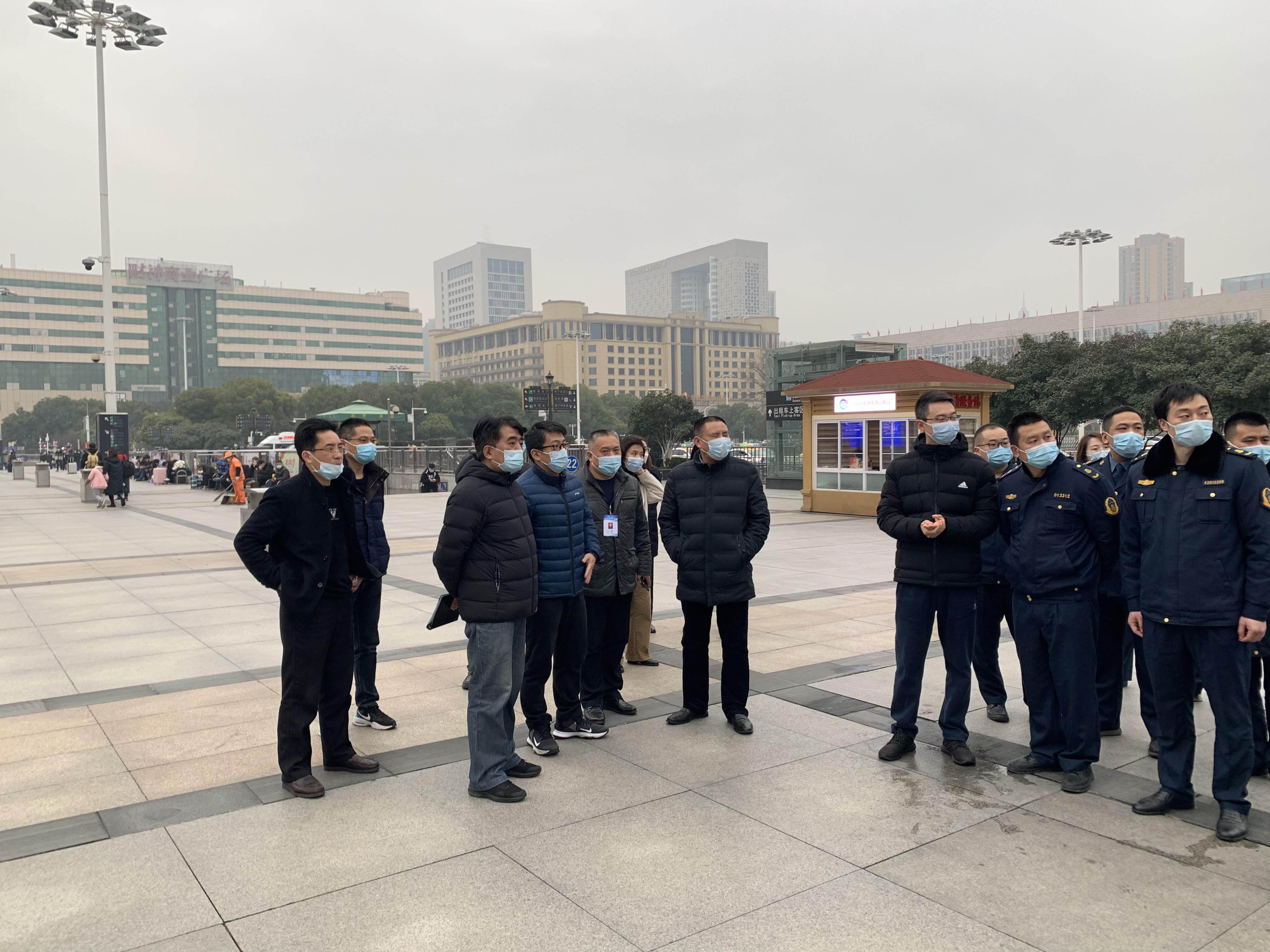 嚴查違規(guī)營運 武漢多部門聯(lián)合對出租車進行檢查