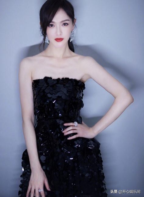 摄影师与粉丝闹翻后，唐嫣首次作出回应，发文晒照心情不受影响