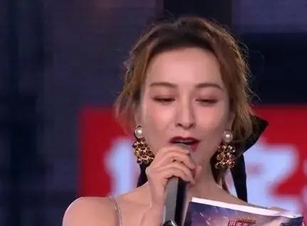 跨年晚会状况百出：汪涵不在状态，应采儿假唱