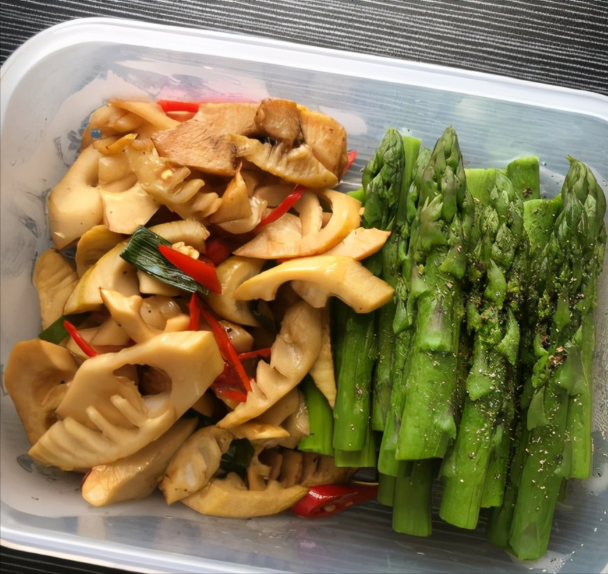 Wu Lei airport is sent bamboo shoot by vermicelli made from bean starch, subliminal practice encircles person good impression, it is detail sees character really