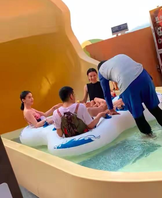 练舞也不忘视奸老公？黄圣依深夜看杨子直播，