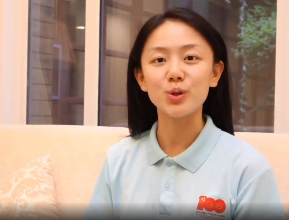 预备领诵员“冯禧”，长相酷似汤唯，还是中传