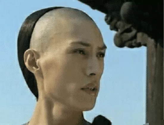 靳东说出道时没王宝强帅,本以为是玩笑话,看