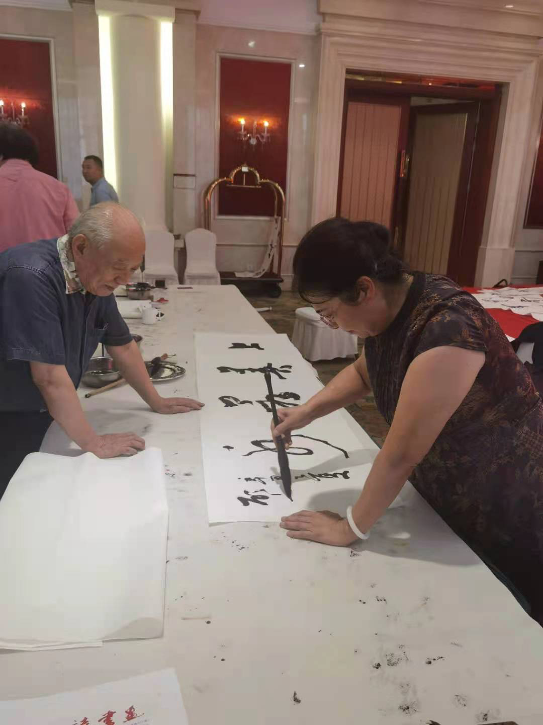 “浓墨重彩颂党恩”书画联谊会在呼和浩特举行