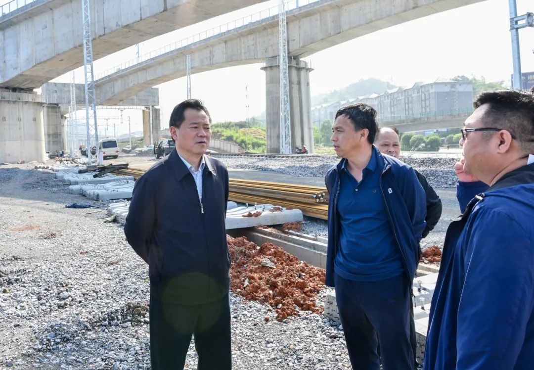 ​石希欣在调研张吉怀铁路建设时指出 加强“路地”协调联动 全力以赴确保如期建成通车