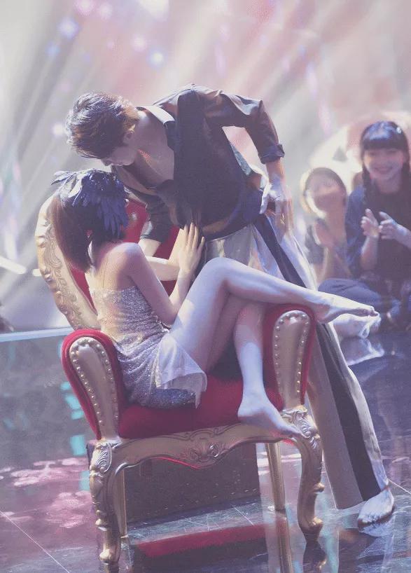 比郑爽还疯的陈翔，这次让毛晓彤爆火了