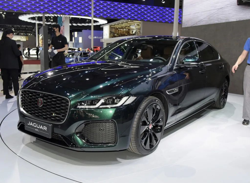 40万预算购车，你会选择E级、5系还是捷豹XFL