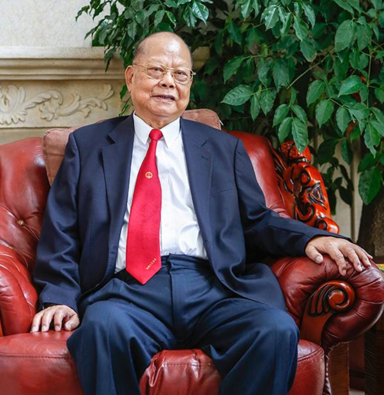 “金利来”创始人曾宪梓：85岁在家乡病逝，25亿财产全部捐给国家