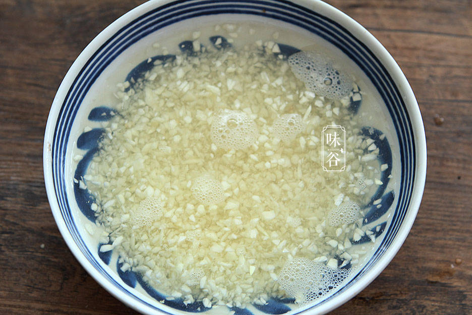 天一热就想吃这菜，鲜嫩解暑营养高，蒸10分钟出锅，浇上料，真香