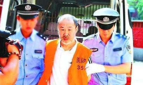 中俄列车大劫案主犯，逃亡18年良心难安，多次捐