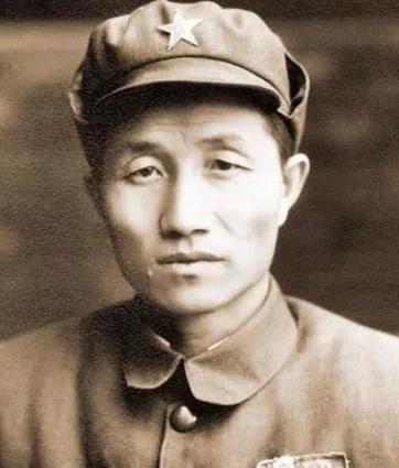 他曾气得毛主席在雪地里转圈，是兵团司令员中唯一没有军衔的
