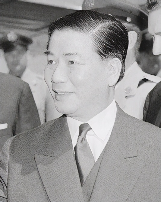 ��Խ��ͳ��ͥ��֮��������������������������������װ�׳���