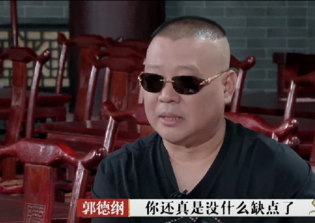 秦霄贤称最讨厌被叫富二代，岳云鹏反应真实，谁注意他嘟囔了什么